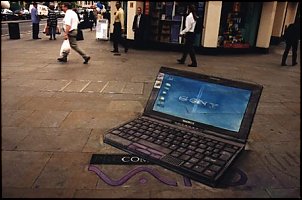Click image for larger version

Name:	JulianBeeverlaptop.jpg
Views:	545
Size:	26.5 KB
ID:	1500