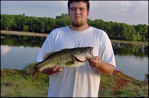 Click image for larger version

Name:	My Biggest Bass, 8-31-07, Weighed 5lbs..JPG
Views:	348
Size:	62.9 KB
ID:	1780