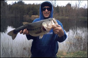 Click image for larger version

Name:	JB bass at tonys2.jpg
Views:	396
Size:	86.1 KB
ID:	2807