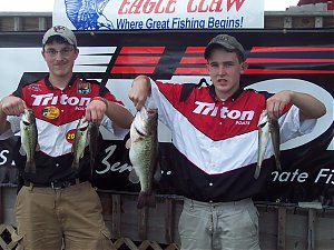 Click image for larger version

Name:	Doug_Spangler_&_Garrett_Cox_WCHS_Jr[1][1]._Bass_Anglers.jpg
Views:	504
Size:	470.4 KB
ID:	391