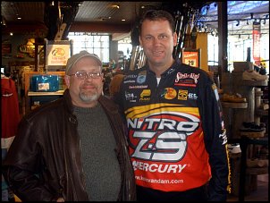 Click image for larger version

Name:	Keith and Kevin VanDam.jpg
Views:	583
Size:	105.9 KB
ID:	4635