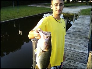 Click image for larger version

Name:	biig bass.jpg
Views:	309
Size:	162.0 KB
ID:	4362
