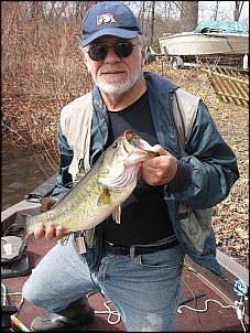 Click image for larger version

Name:	my bass apr 14 2014.jpg
Views:	687
Size:	108.9 KB
ID:	9005