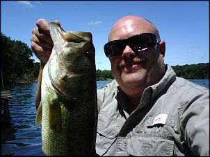Click image for larger version

Name:	big bass 7-18-09.jpg
Views:	488
Size:	86.6 KB
ID:	3897