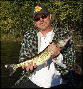 Click image for larger version

Name:	Big-Pickerel-10-2-10.jpg
Views:	372
Size:	98.1 KB
ID:	5856